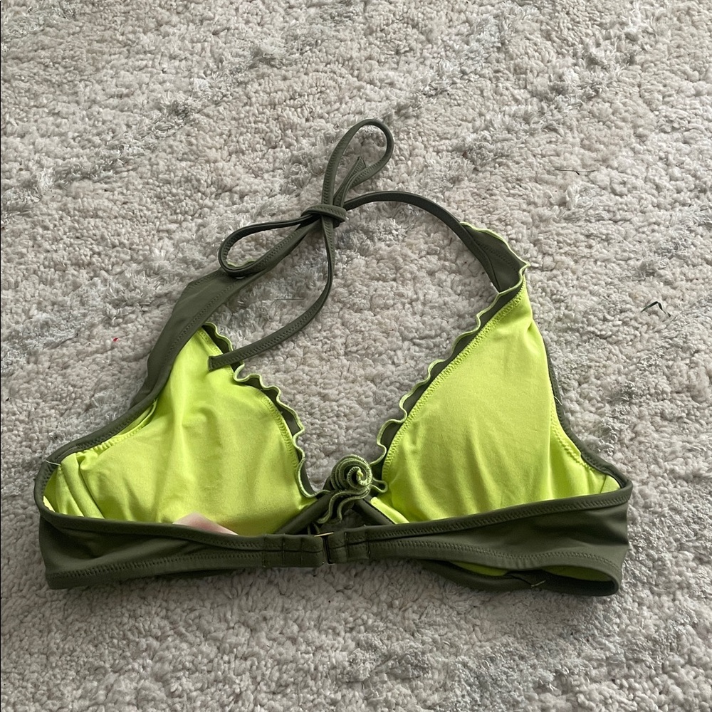 Victoria’s Secrets Essential Ruffled Bikini - Picture 6 of 7